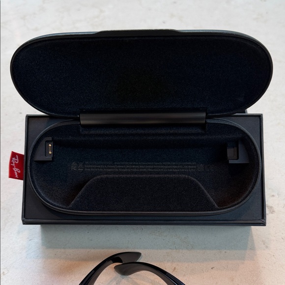 Ray-Ban Stories Wayfarer Box in Silver - Picture 5 of 11